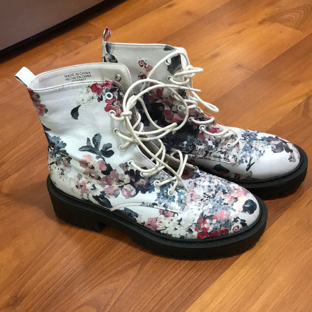 Combat boots floral print